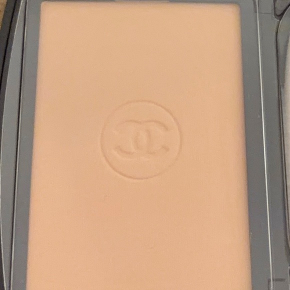 NWT: Chanel Ultra Le Teint Compact Face Powder (BR32) - Picture 5 of 5